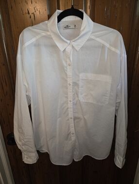 Hollister Men's White Long-Sleeve Button-Down Shirt